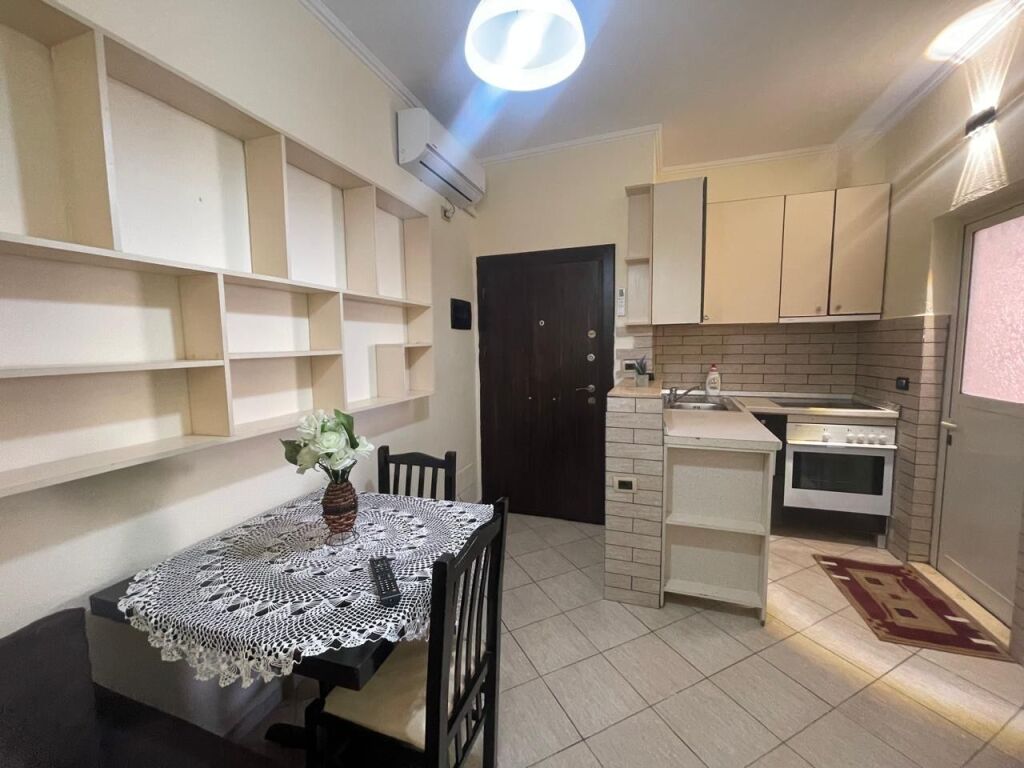 Appartamento 1+1 in affitto in via 5 maggio (40.000 lek)
