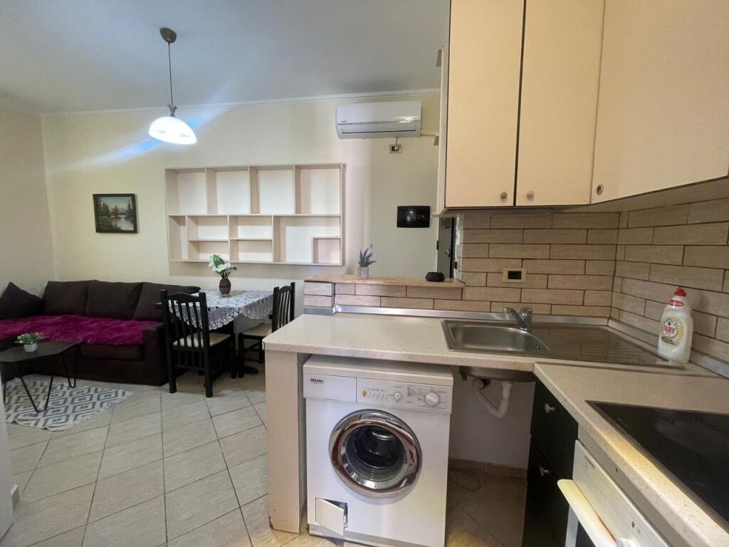 Appartamento 1+1 in affitto in via 5 maggio (40.000 lek)
