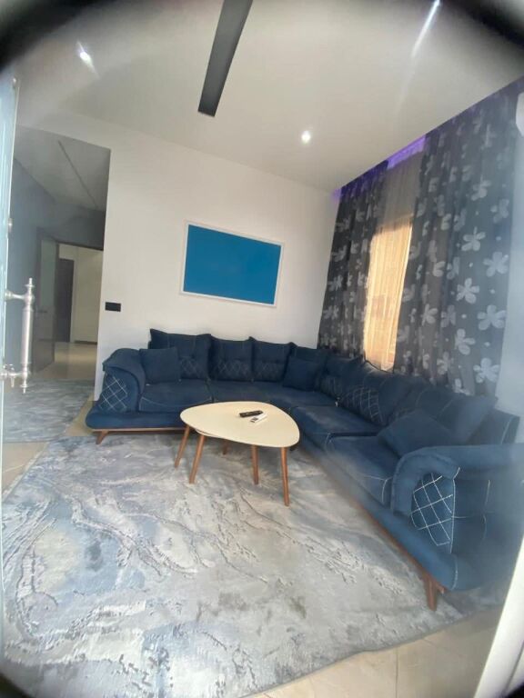 Apartment for rent in a private house – near the school “Sarina 2002” (at Treshi), Tirana. 🏠 Typology: 3+1  📍 Floor: first  The apartment is fully furnished and equipped with modern household appliances, with energy class A++ / A+++.  ✅ Each room equipped with air conditioning  ✅ Spacious and functional environment  ✅ Suitable for families or long-term stay  🔒 The premises are monitored with security cameras from outside  🚗 Spacious yard with automatic gate, parking for 1–2 cars  💰 Price: 450 € / month  🚘 Parking included