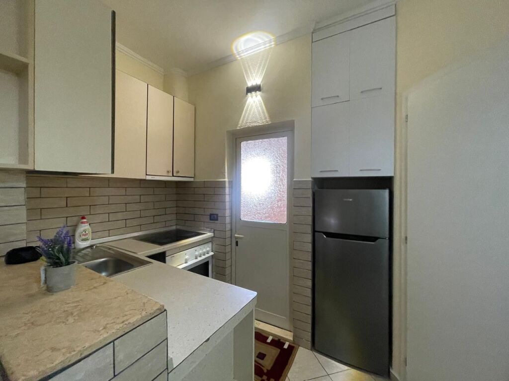 Appartamento 1+1 in affitto in via 5 maggio (40.000 lek)
