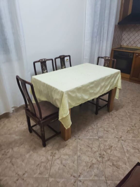 2+1,i mobiluar rruga stavri themeli,ish parku,450 mije leke