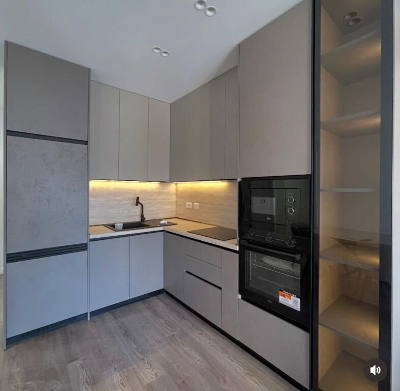 🏡 Jepet me qira apartament 2+1 📐 Sipërfaqe: 75 m² 🏢 Kati 5 🌇 Me pamje nga Ringu  Apartament i organizuar mirë, me ndriçim natyral dhe në një zonë shumë të kërkuar të Tiranës.  💶 Çmimi: 900 € / muaj  