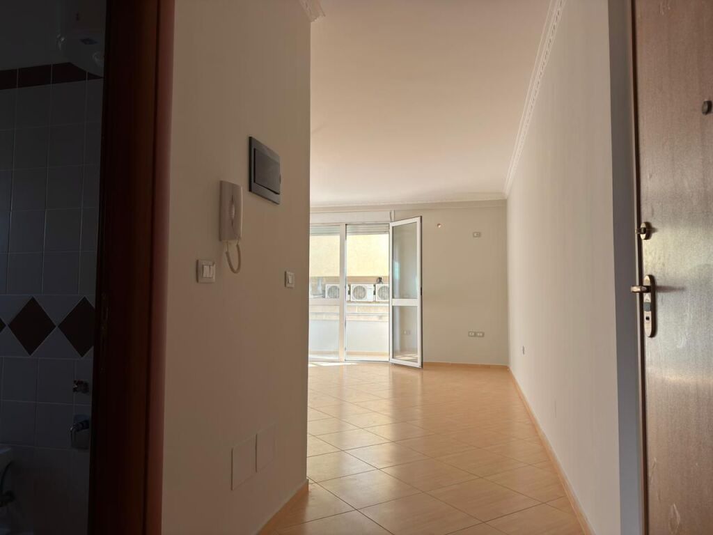 Occasione Te kalaja 1+1 con garage 120.000
