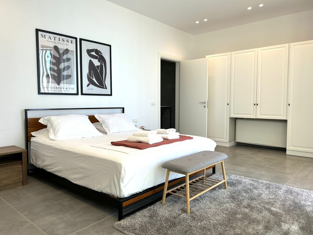 VENDESI VILE BIG TWIN+GUESTHOUSE+PISCINA , GREEN COAST 1 IN VENDITA