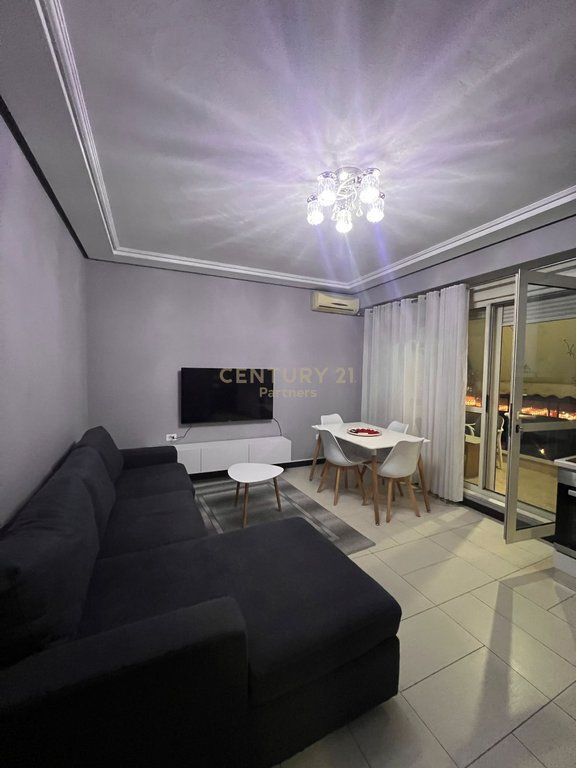 APARTAMENT 1+1 ME POST PARKIMI ME QIRA TEK KOMPLEKSI DELIJORGJI 700 € /Muaj
