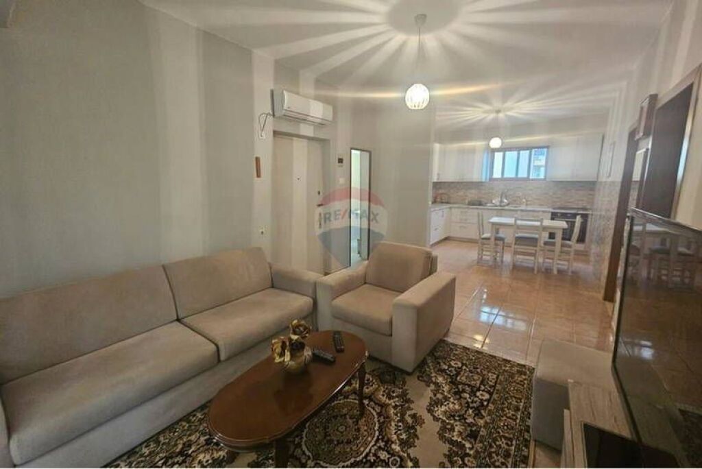 Jepet apartament 2+1 per qira tek rruga e Durresit!