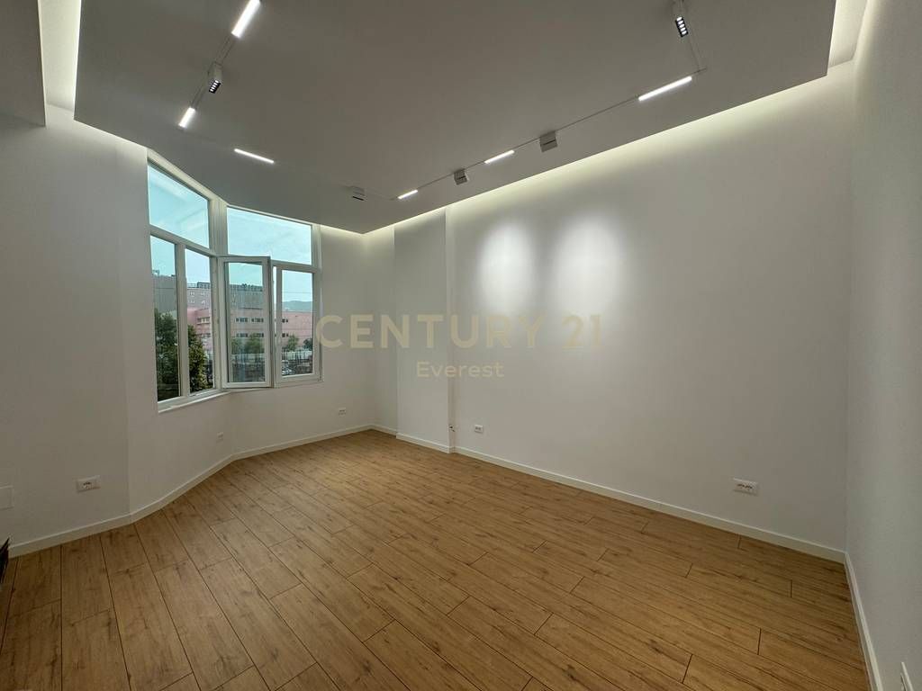 VICINO A SQUARE 21, VENDIAMO MONOLOCALE!