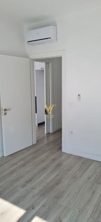 OFFICE 64 M2 FOR RENT AT KOM.ERLI-D, PORCELAN 50,000 LEKE