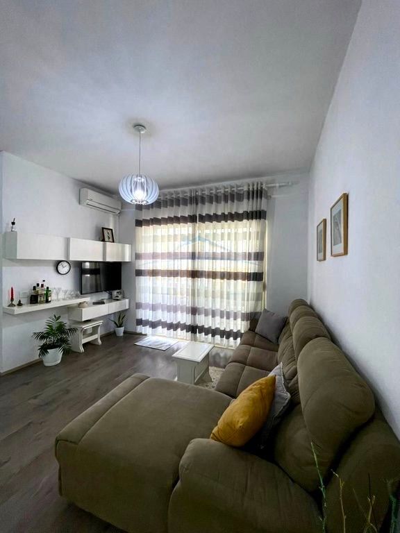 📍 Terminal degli Autobus, Complesso Fortesa – 1+1 Investito con Ipoteca! 🏠