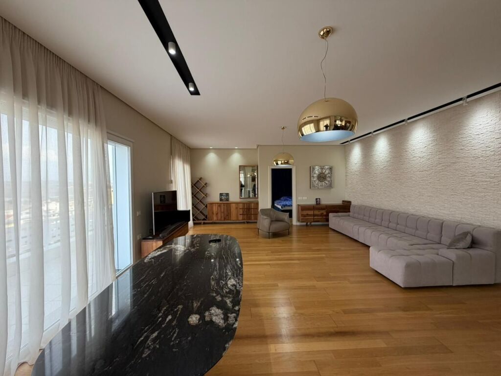 SPACIOUS APARTMENT FOR RENT