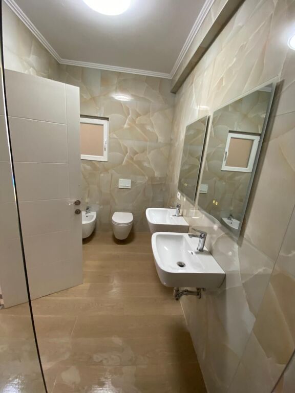 Apartment 1+1 for rent, at the end of Bulevardi i Ri (Bermond Complex): 450 thousand lek