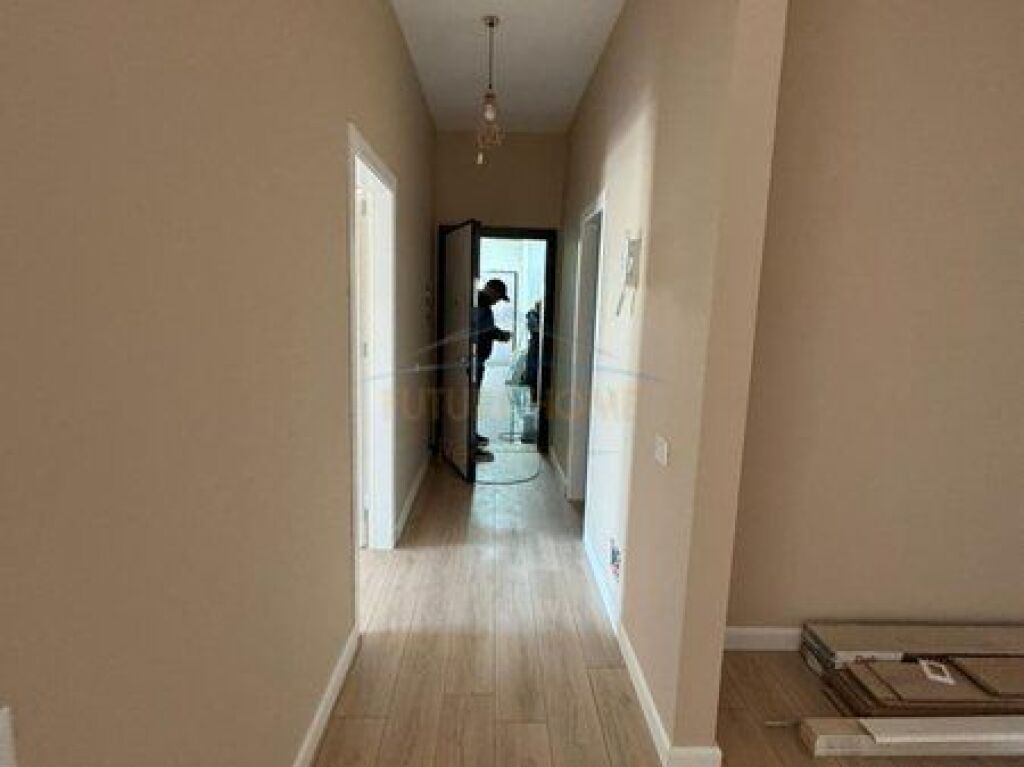SHITET APARTAMENT 1+1,SAUK,PORTA TIRANA E RE
