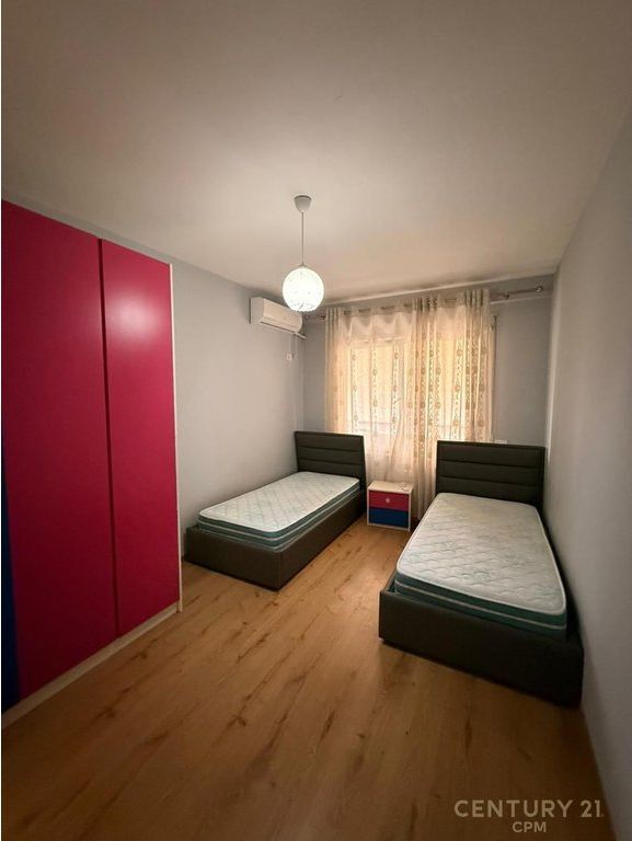 Shitet 2+ 1  ne Komun  Parisit  