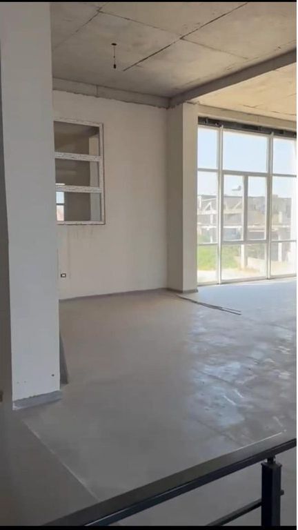 Bulevardi i Ri! Për shitje Ambient Biznesi Premium 281 m² | Lartësi 4.8 m | Ndërtim i Ri | Lokacion Strategjik