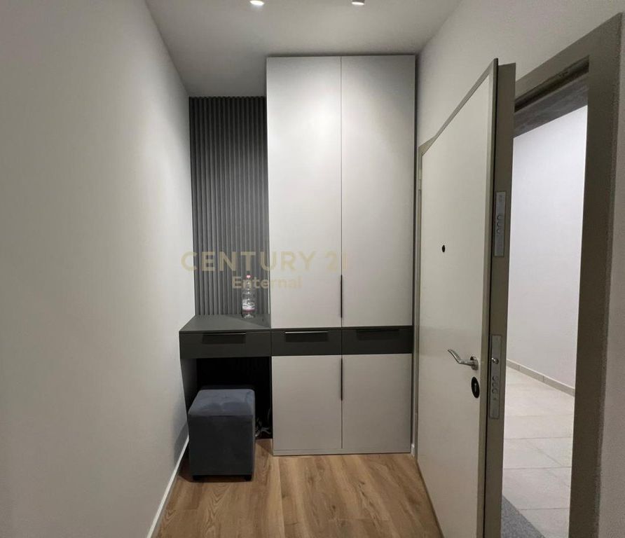 Shitet apartament 2+1 te Fusha e Aviacionit