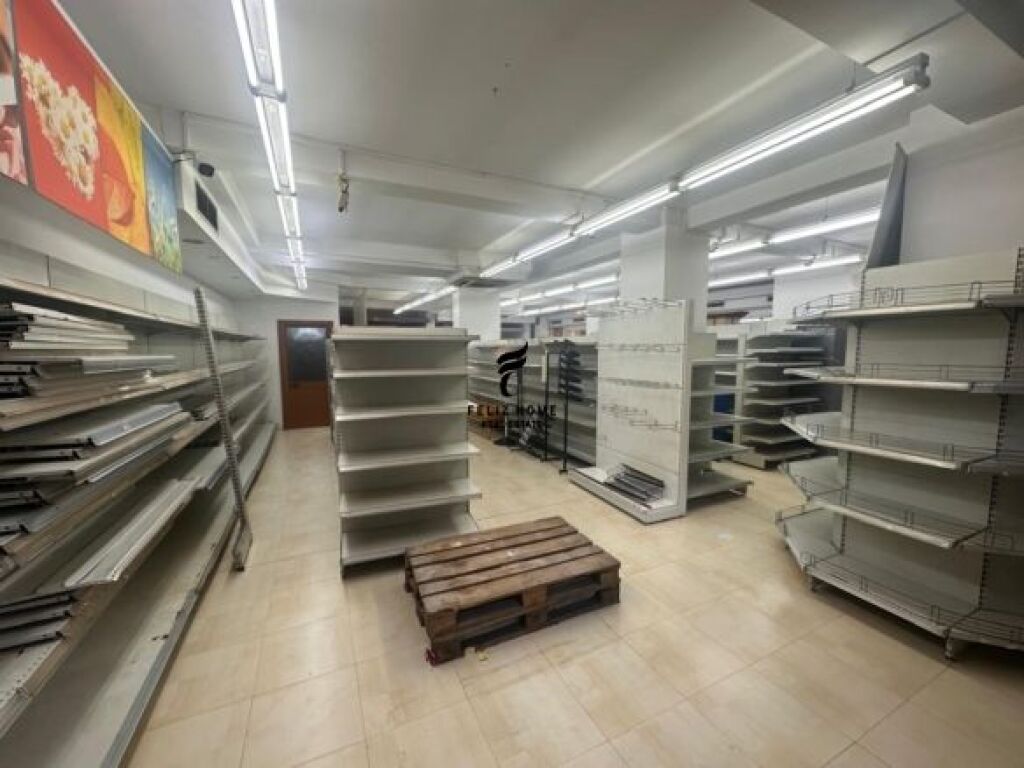 SHOP FOR RENT 220 M2 21 DECEMBER 3,300 EURO FH-58770