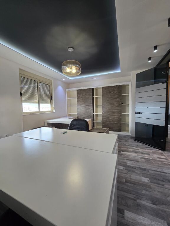 Ufficio in affitto a Delijorgji 160m2