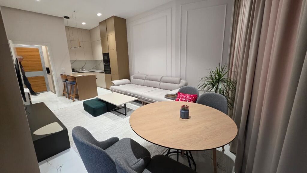 Apartament 1+1 per qira tek Rruga e Durrësit plus post