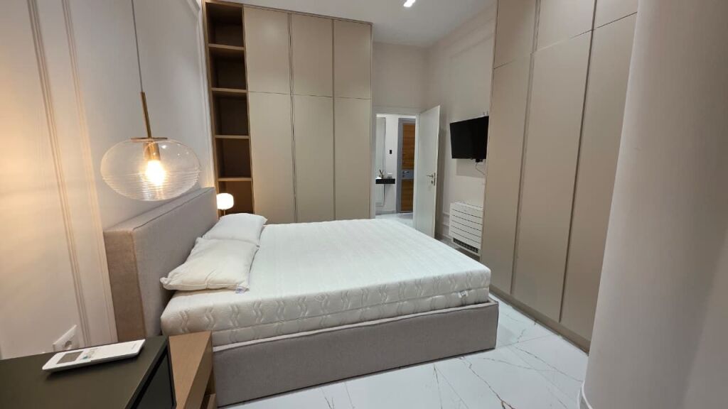 Apartament 1+1 per qira tek Rruga e Durrësit plus post