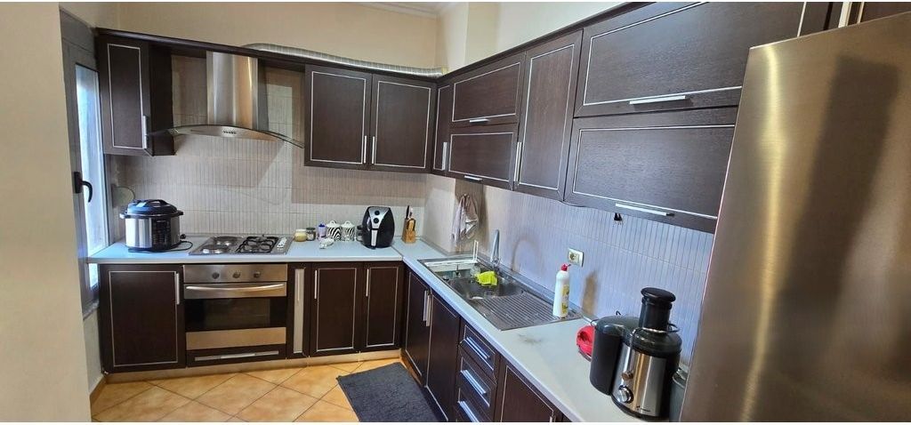 Shitet Apartament 2+1+2 me dy ballkone ne Rrugen JORDAN MISJA Tiranë 221,000 €