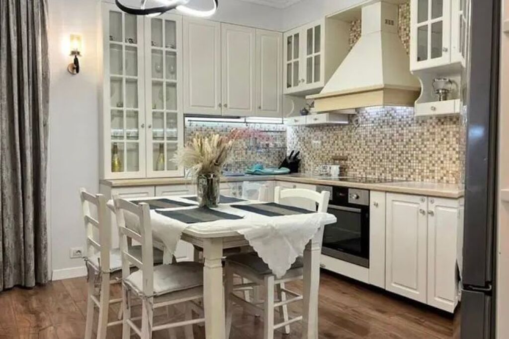 Apartment 3+1+2 parking spaces for rent, near Eleonore!