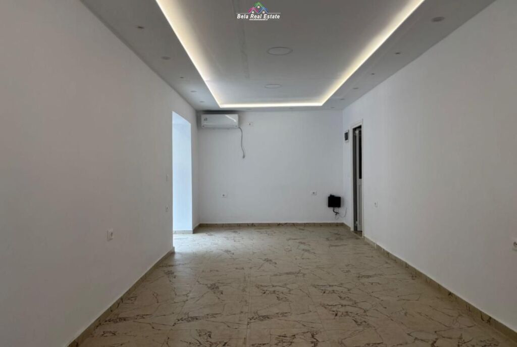 Shop for rent at 21 Dhjetori (ID BD21677) Tirane
