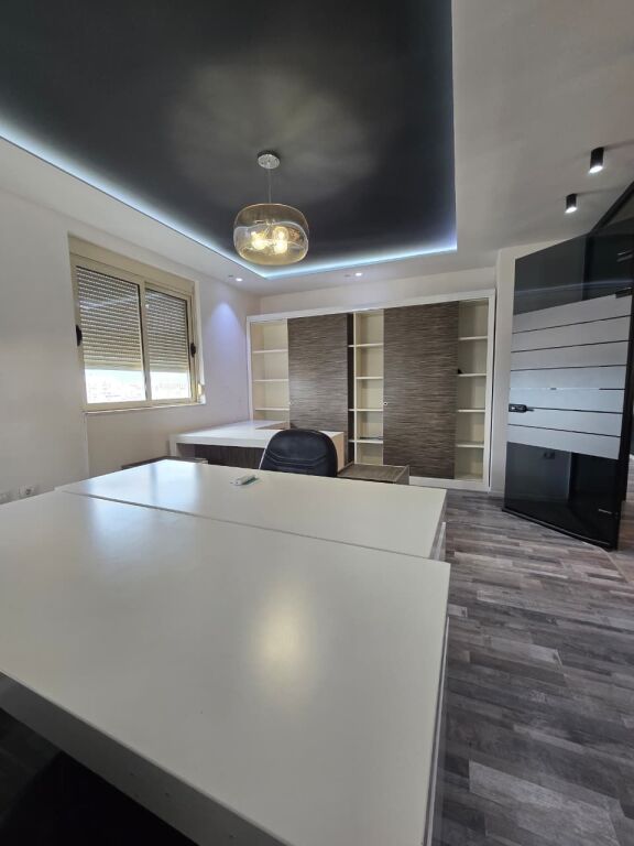 Ufficio in affitto a Delijorgji 160m2