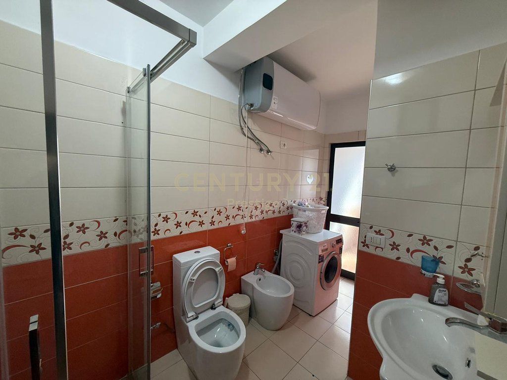 APARTAMENT 3+1+2 ME QIRA TEK RRUGA E KAVAJES