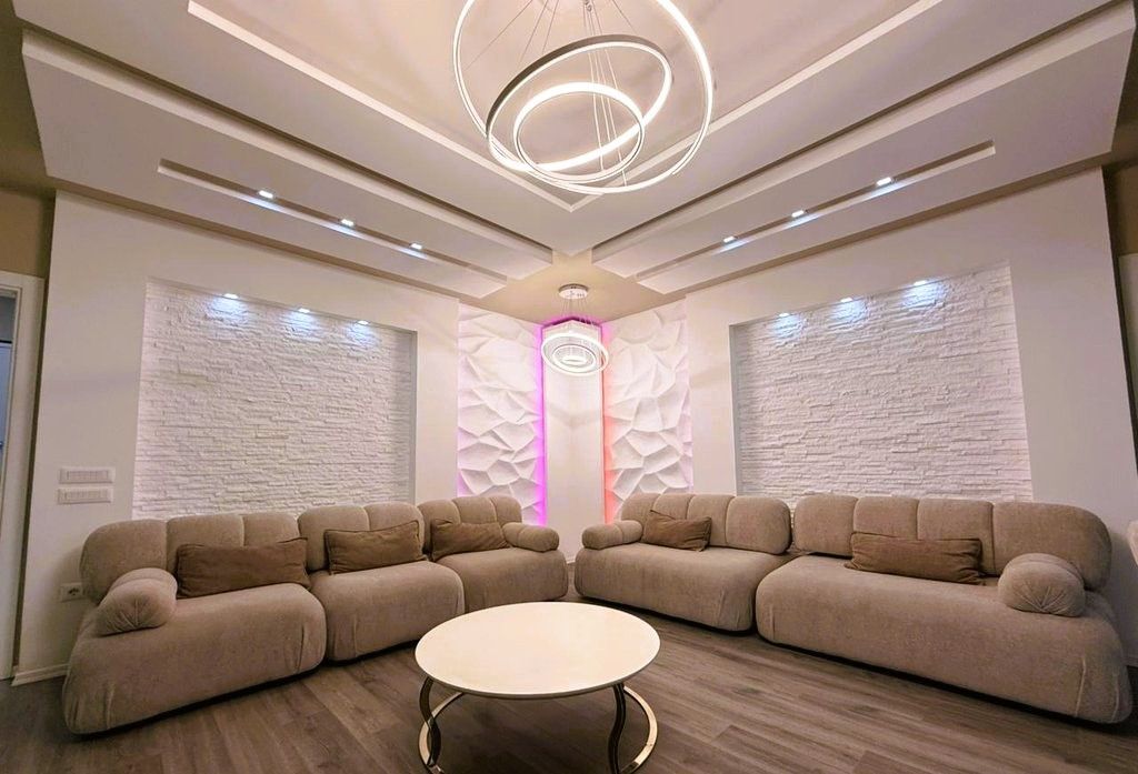 LUXURY APARTMENT 2+1+PARKING SPACE NEAR FLORA CAFE !