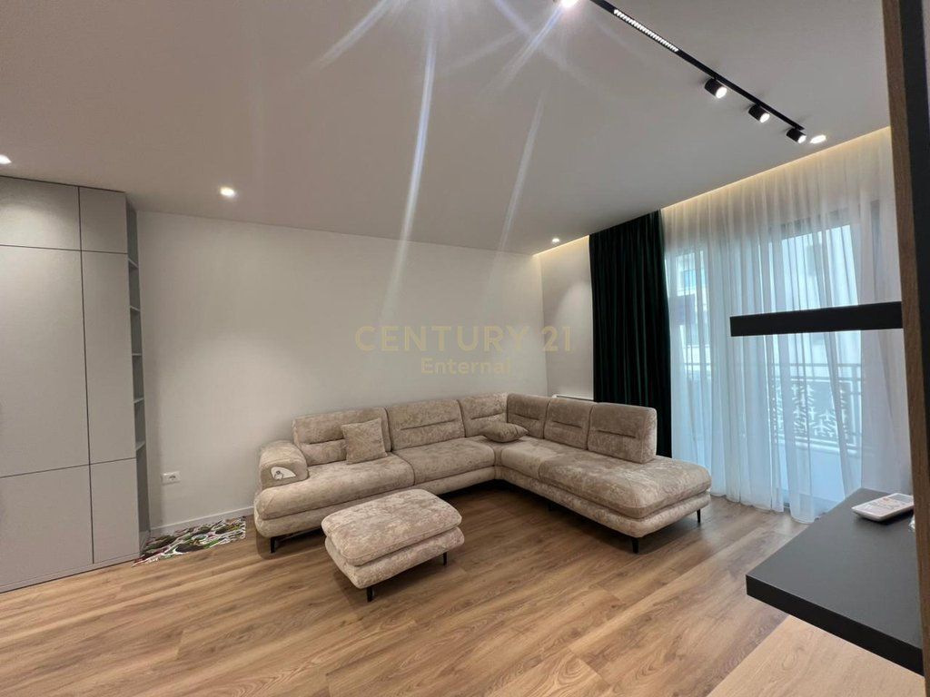 Shitet apartament 2+1 te Fusha e Aviacionit