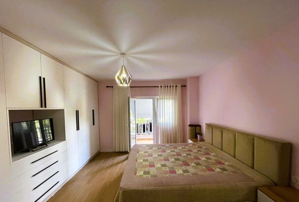 Apartment 1+1 For Rent at Komuna e Parisit