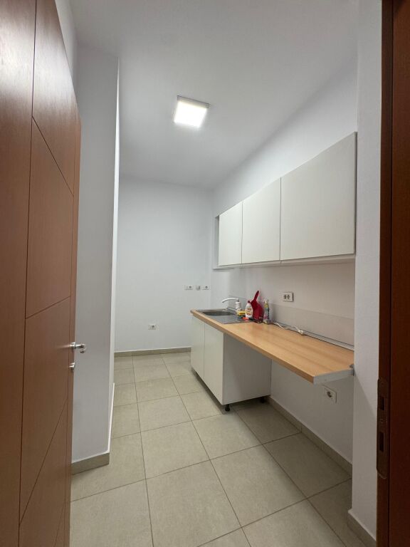 Spazio ufficio in affitto in Via Bogdaneve!