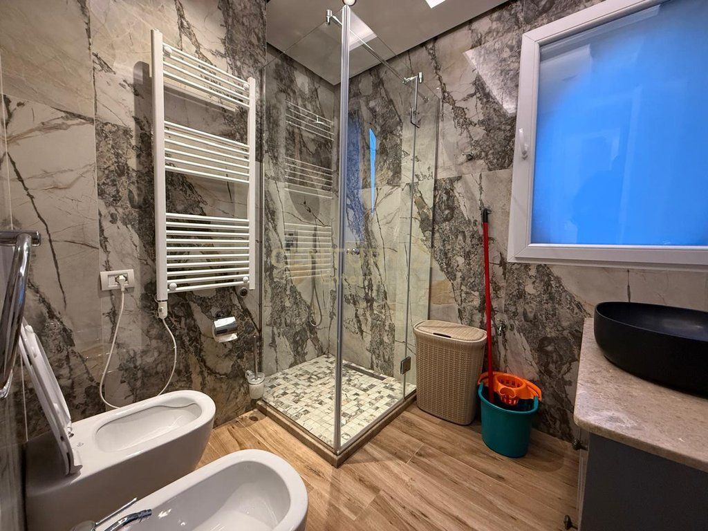 Appartamento 1+1 In Affitto al Lago di Tirana, Via dei Kosovari 850 € /Mese Sup. Totale  80m2