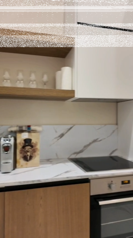 Apartament 2+1, Mine Peza!