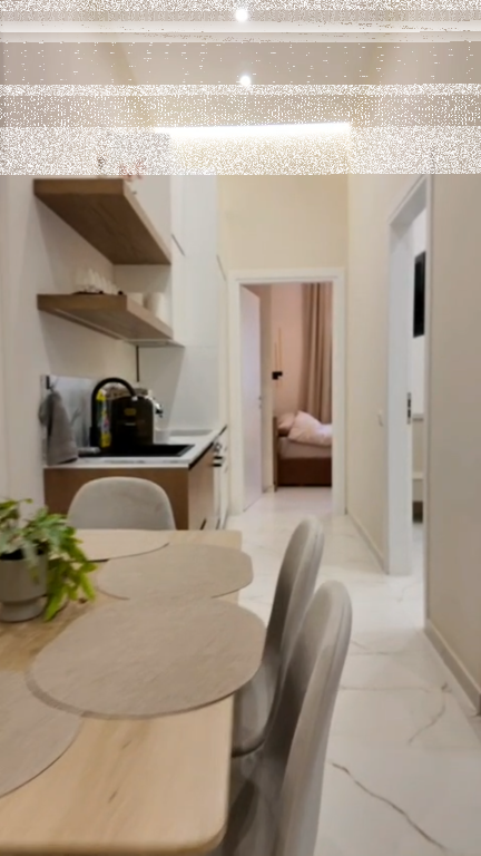 Apartament 2+1, Mine Peza!