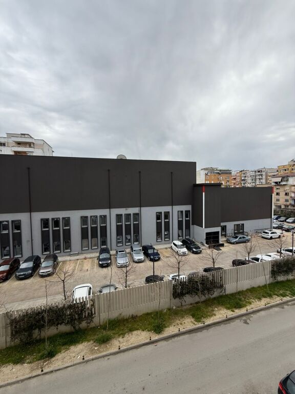 2+1,me kundrabufe,per banim apo zyre,rruge e kavajes,600 euro