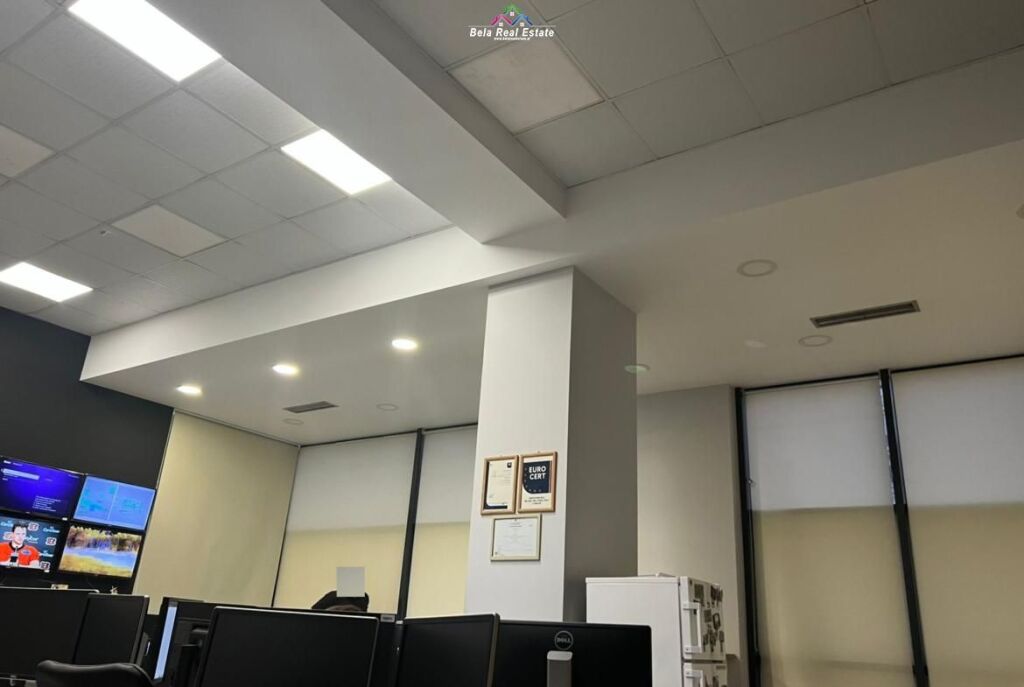 Office for Rent at the Commune of Paris (ID BZ2508) Tirana.