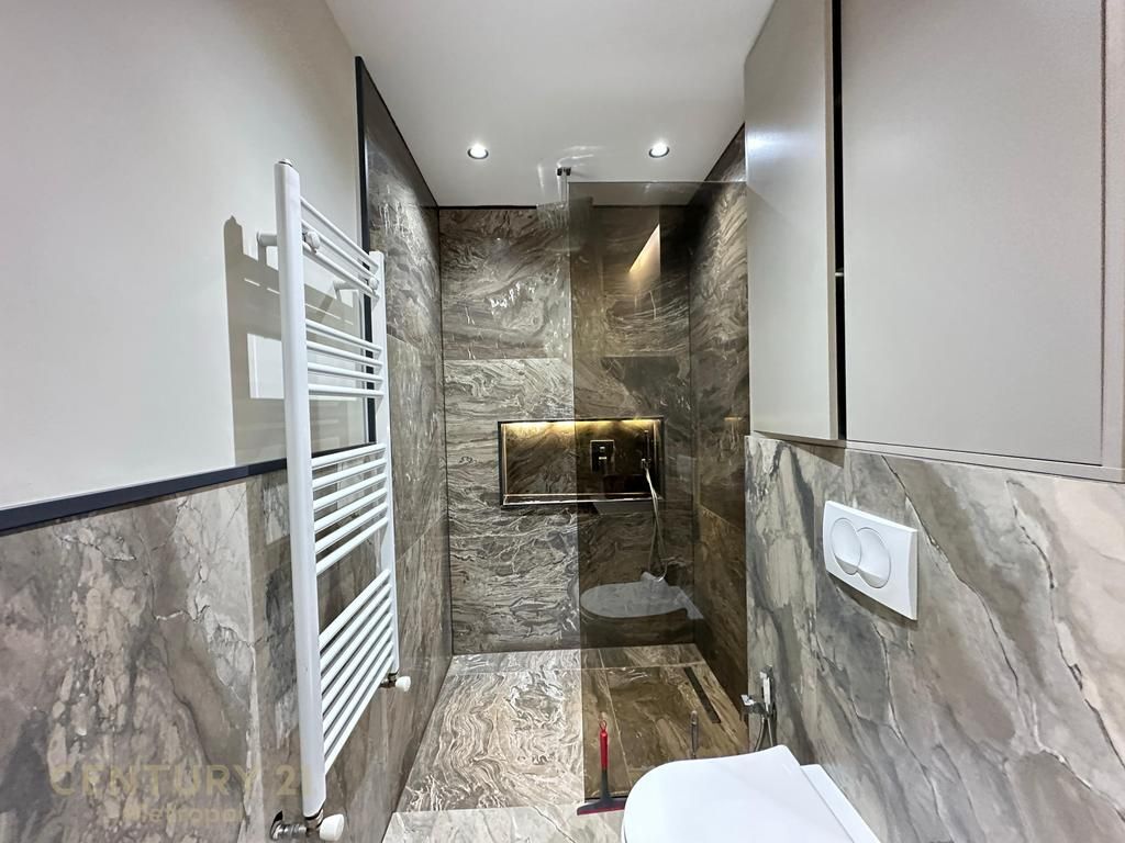 JEPET ME QERA APARTAMENT 2+1+2 TE PALLATI ME SHIGJETA