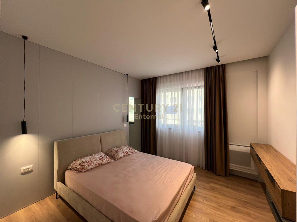 Shitet apartament 2+1 te Fusha e Aviacionit