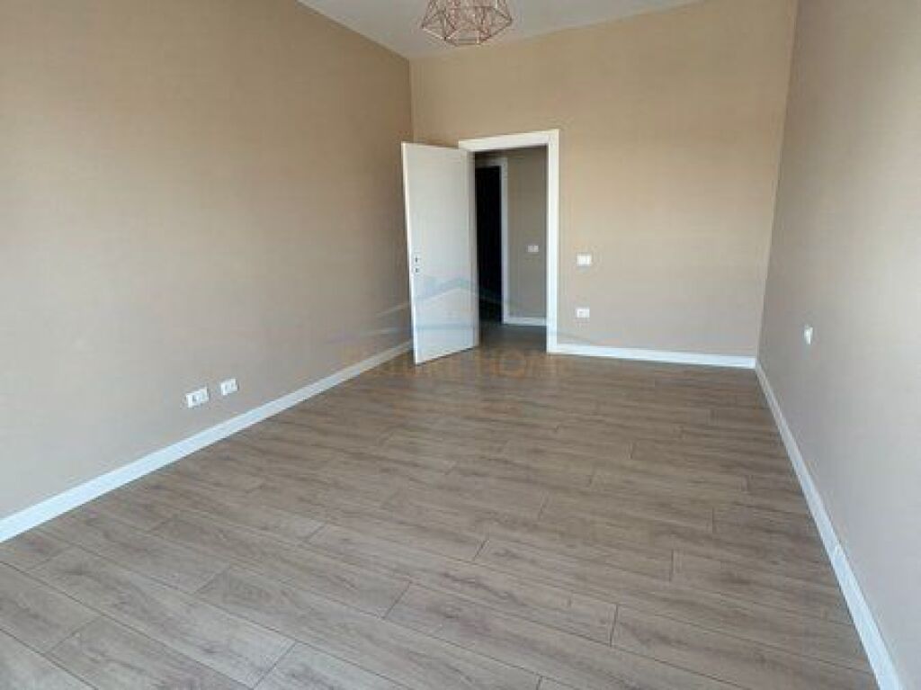 SHITET APARTAMENT 1+1,SAUK,PORTA TIRANA E RE