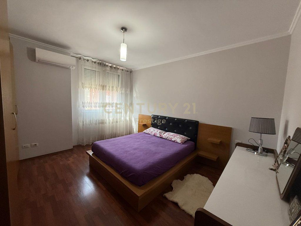 APARTAMENT 3+1+2 ME QERA TEK RRUGA E KAVAJES