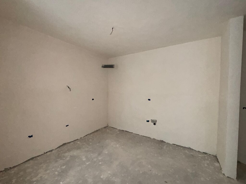 APARTMENT 1+1 FOR SALE FORMER AVIATION FIELD 130,000 EURO FH-58614