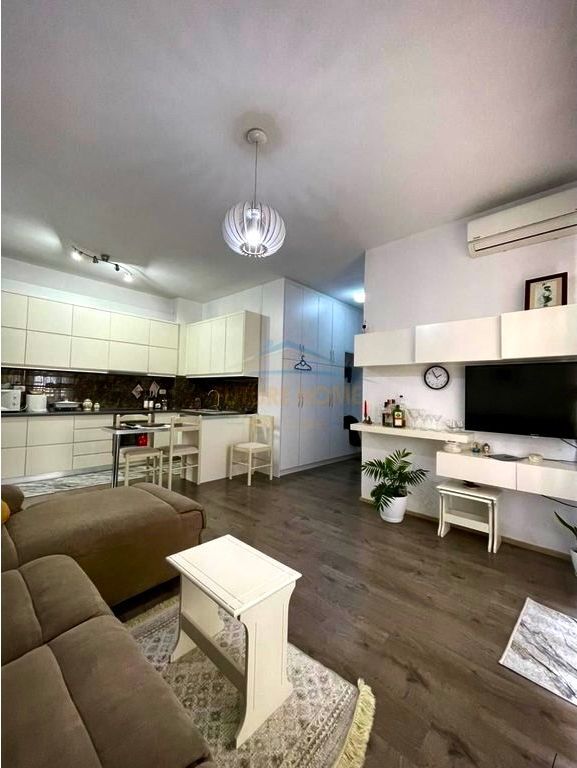 📍 Terminal degli Autobus, Complesso Fortesa – 1+1 Investito con Ipoteca! 🏠