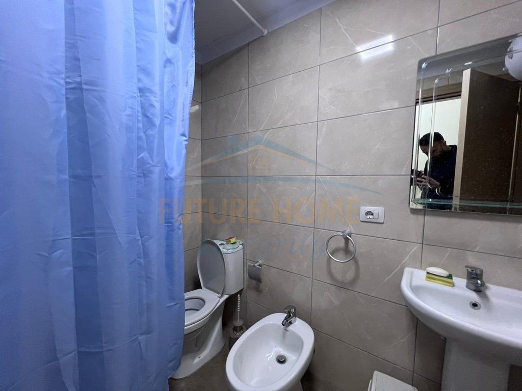 Qera, Apartament 3+1+2, Rruga 5 Maji, Tiranë.