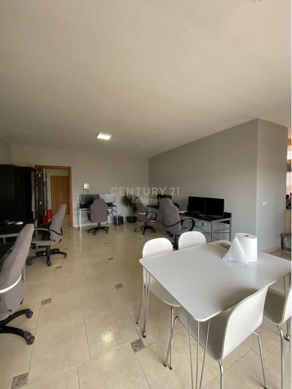 Affittasi appartamento per ufficio 2+1+2 presso IshEkspozita