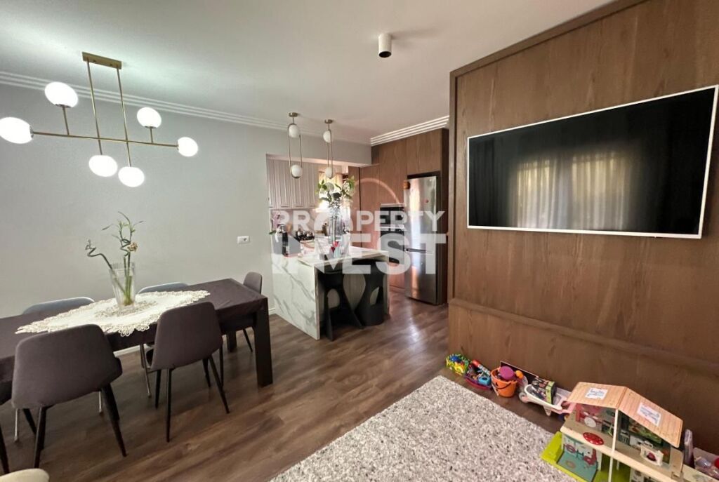 Shitet Apartament 3+1+2+ garderobe📍21 Dhjetorit