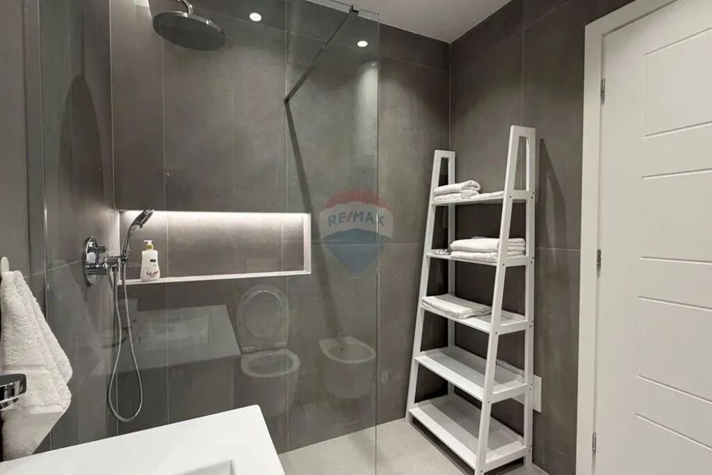 Apartment - For Rent - Artistic Lyceum, Tirana