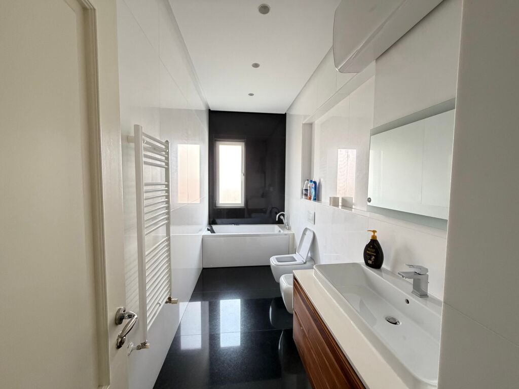 Apartment for Rent at the Botanical Garden