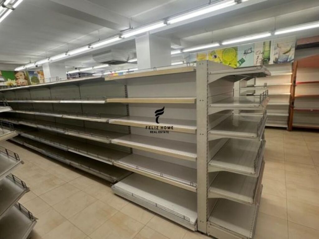SHOP FOR RENT 220 M2 21 DECEMBER 3,300 EURO FH-58770