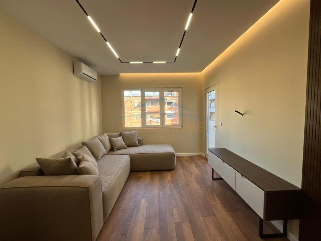 Shitet , Apartament 1+1 , Mine Peza , Tirane..